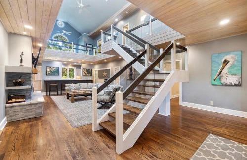 West Beach House | LOW374: 374 Low Oak Woods
