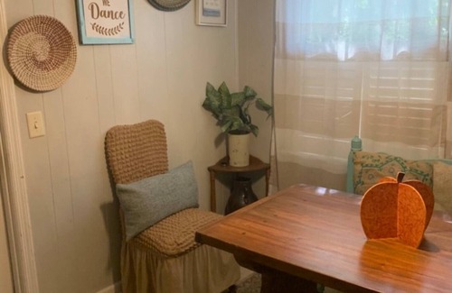 North Charleston House | Lowcountry Family Home in Historic Charleston neighborhood near beaches, pets!