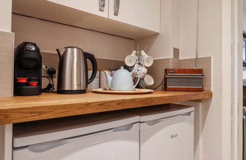 Bexhill-on-Sea Cottage | LOWER DECK, romantic, country holiday cottage in Bexhill-On-Sea
