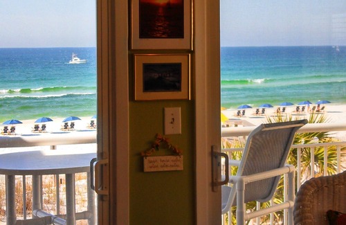 Fort Walton Beach Condo | LOWER FALL RATES! FREE BEACH SET UP! FREE WIFI! PRIME END UNIT!