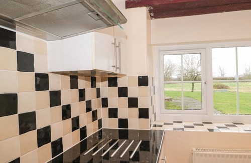 Shaftesbury Cottage | LOWER FARM BARN, pet friendly, character holiday cottage in Marnhull