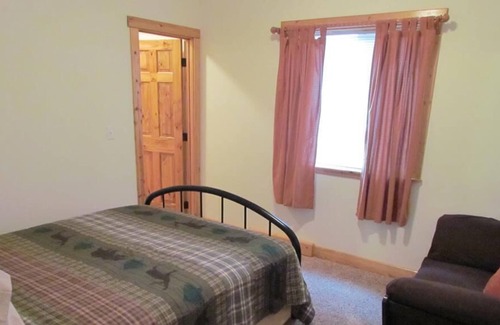 Riggins Condo | Lower Lone Pine Lodge