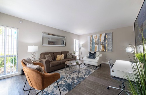 Thousand Oaks Apartment | Lower prices for evacuees affected by fires. Charming 2bd/2bth fast WiFi WFH!