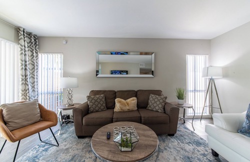 Thousand Oaks Apartment | Lower prices for evacuees affected by fires. Charming 2bd/2bth fast WiFi WFH!