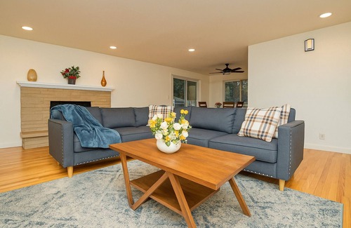 Lower Queen Anne Hotel | Lower Queen Anne Townhome