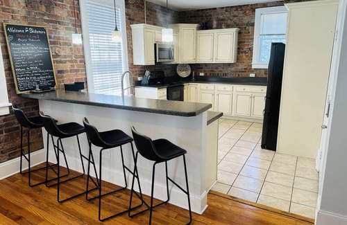 Paducah Apartment | Lower town luxury with garage