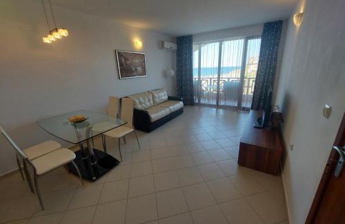 Lozenets Apartment | Lozenets Oasis Beach Home Lila