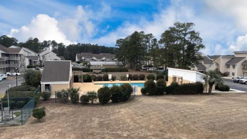 Little River House | LR Little River lovely 1 bedroom condo with pool