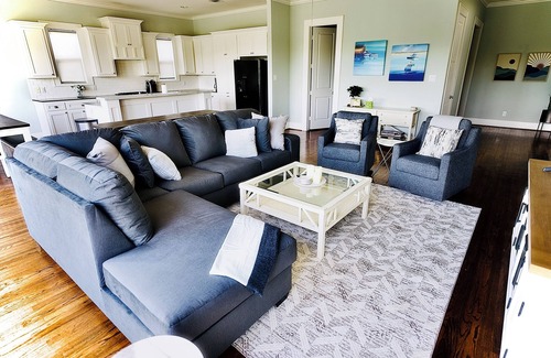 El Lago House | Lrg Lux Lakehouse+views+waterfront+3 Bd+ 8 guests+ 2 sun decks