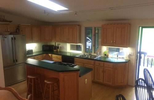 Middlesex House | Ltd Availability; 2 Steps Access -4BR/3BA-110 Ft Flat Beachfront-Family Home