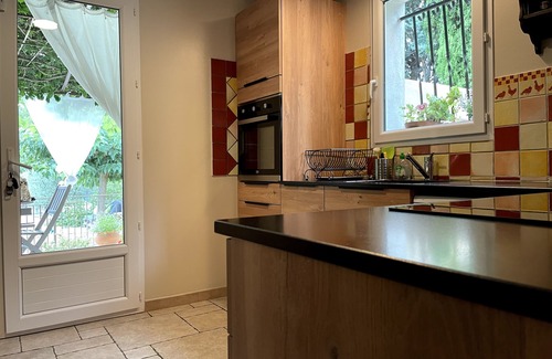 Merindol Villa | Luberon Provence secure swimming pool for children, dog allowed, not overlooked