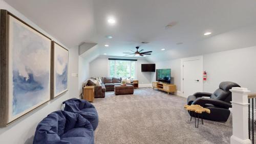 Mayhew House | Lucent Sunset Retreat