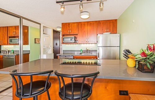 Waikiki Condo | Lucious Green Golf Course-MT Views at Canal House w/Washer-Dryer & Parking