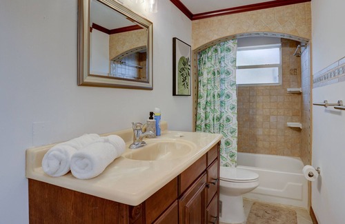 Margate House | Lucky Day Lake House- “AMAZING FORT LAUDERDALE”WATERFRONT+PERGOLA+POOL+JACUZZI