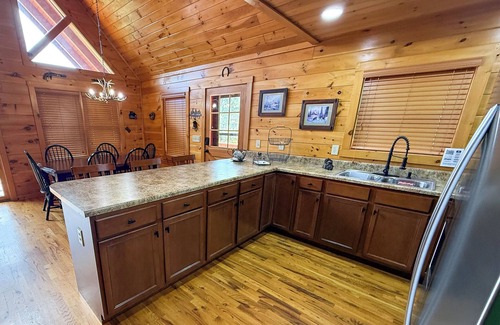 Grassy Creek Cabin | Lucky Hill Hideaway - New Rental 2025