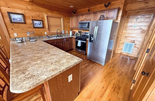 Grassy Creek Cabin | Lucky Hill Hideaway - New Rental 2025