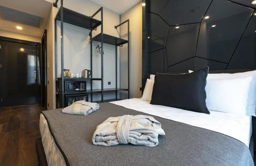 Eski Lara Hotel | Lucky Monkey Hotel
