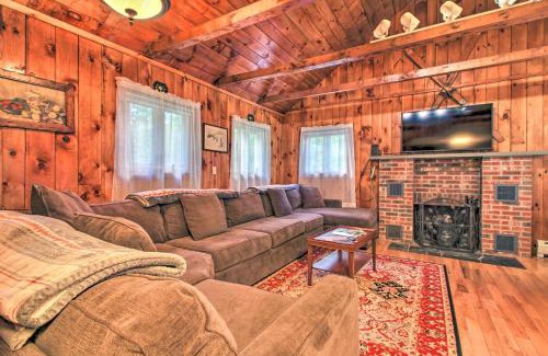 Ludlow House | Ludlow Home with Hot Tub, Near Okemo Resort!