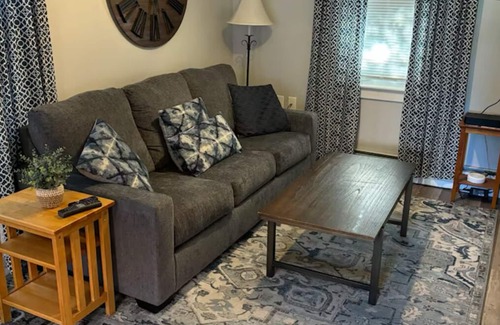 Ludlow House | Ludlow Village Guest House - prime location on ski shuttle, walk to restaurants