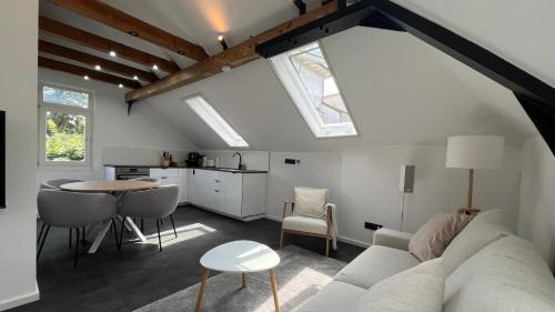 Ludwigsburg-Sud Apartment | LudwigsHome - Zentrale Lage, Luxusbad, Workspace, Klima
