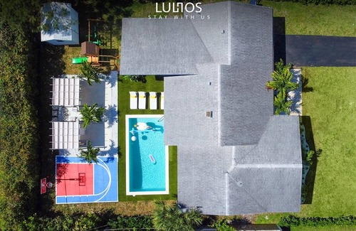 Cutler Bay House | Luhos House 5BR Heated Pool Basketball Pool table
