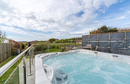 Woolacombe Apartment | Luino - Four Bedroom House, Sleeps 8
