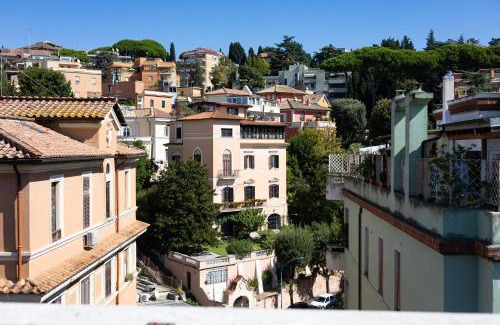 Trionfale Apartment | Luise Charming Terrace Vatican View