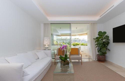 Golden Mile Apartment | Lujoso Apartamento con piscina en Paseo Maritimo Marbella
