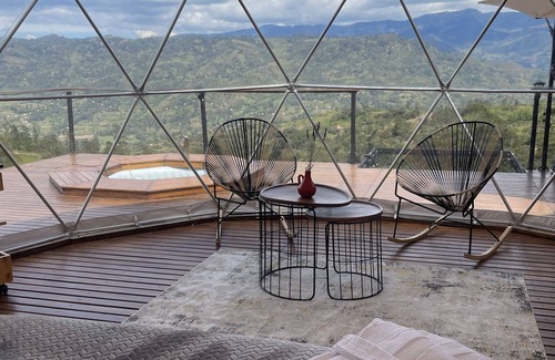 Junin Villa | Lujoso Glamping Domo con Jacuzzi y Vista a las Montañanas