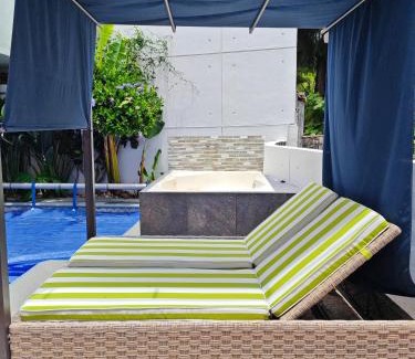 Cuernavaca Apartment | Lujoso y Amplio Loft con Alberca Climatizada, Dos Jacuzzis, Lujo y Amenidades, Terraza con Asador, Cuernavaca Somos los Únicos en Ofrecerte para tu Uso Personal y Exclusivo Dos Jacuzzis Premium con Agua Caliente y Sistema de Hidromasaje, Tipo Spa!