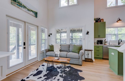 Tracy City House | Lulu's Place - A Lakeside Tiny Home in Tennessee