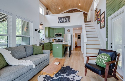 Tracy City House | Lulu's Place - A Lakeside Tiny Home in Tennessee