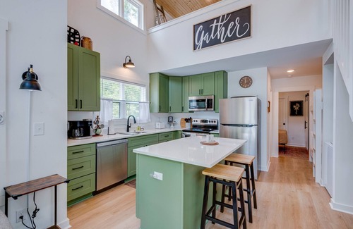 Tracy City House | Lulu's Place - A Lakeside Tiny Home in Tennessee