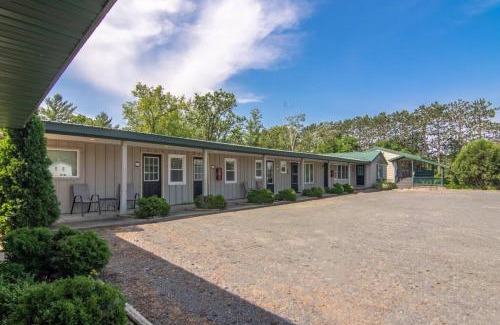 Balsam Lake Apartment | LumberJill Lodge Room 9