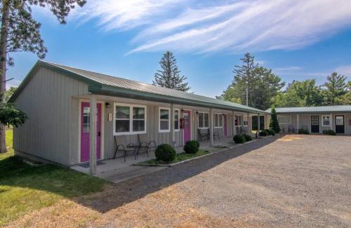 Balsam Lake Apartment | LumberJill Lodge Room 8