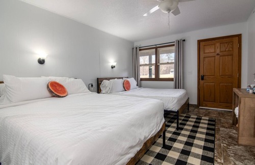 Balsam Lake Hotel | Lumberjill Room #15– Two Queen Beds