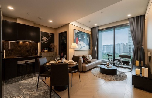 District 9 Apartment | Lumière Riverside by Urban Home