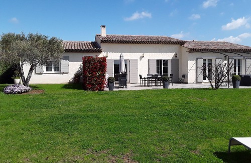 Gattieres Villa | Lumineuse Villa de Vacances Avec Piscine sur la Côte D'azur