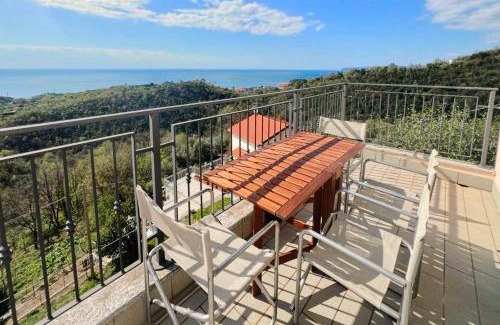 Varazze Apartment | Luminosa mansarda con vista mare