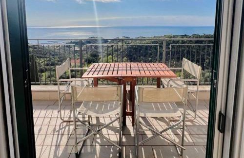 Varazze Apartment | Luminosa mansarda con vista mare