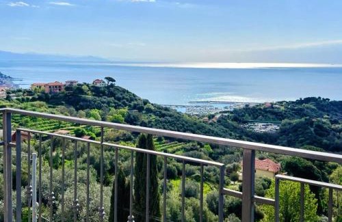 Varazze Apartment | Luminosa mansarda con vista mare