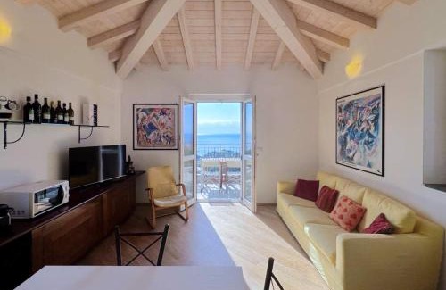Varazze Apartment | Luminosa mansarda con vista mare