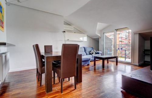 Irun Apartment | Luminoso ático con terraza, Irún, Parking, 4Pax