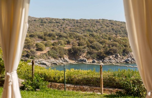 Villasimius House | LUNA BAY HOME RETREAT with a view of Porto Luna Bay, 2 km from Villasimius