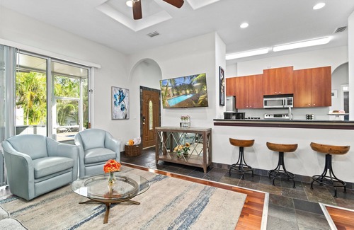South Sarasota House | Luna Nueva | Pet Friendly Home in Sarasota w/Private Heated Pool & Screened-In Porch