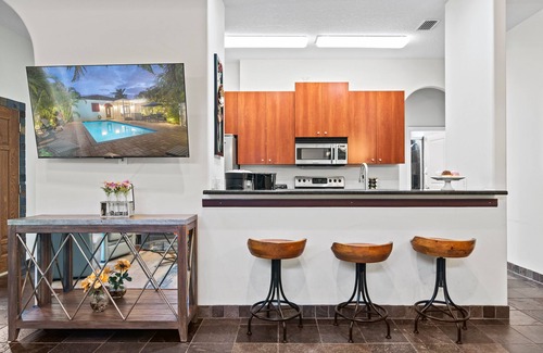South Sarasota House | Luna Nueva | Pet Friendly Home in Sarasota w/Private Heated Pool & Screened-In Porch