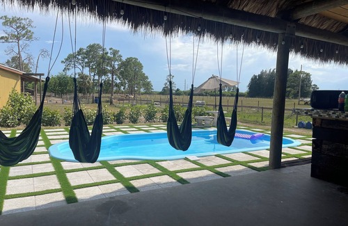 Clewiston House | Luna’s Ranch - Little Lake House