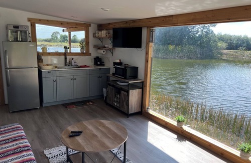 Clewiston House | Luna’s Ranch - Little Lake House