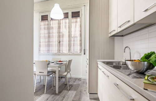 Pisa City Centre Apartment | Lungarno Elegant Apartment with Panoramic Balcony