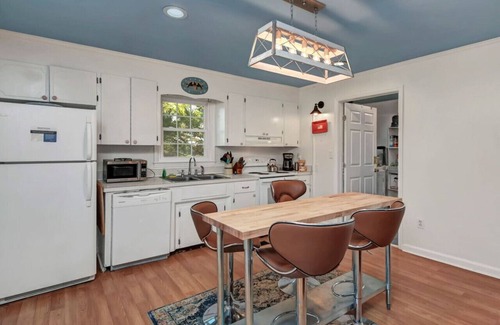 Prosperity House | Lure & Leisure Lakehouse | Lake Murray 3BR 2BA